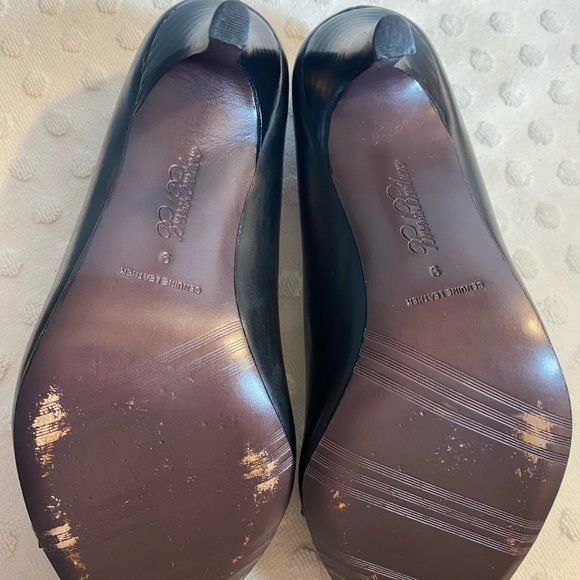 BROOKS BROTHERS Black Leather Spectator Pumps with Patent Leather Toe - Picture 4 of 16